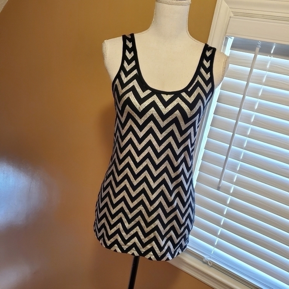 No Boundaries Black & Silver Metallic zig zag Tank size 11/13 Ladies medium - Picture 2 of 5